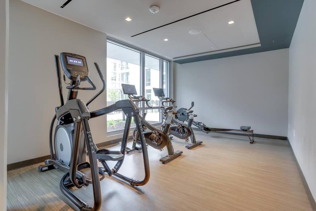 ארלינגטון Stylish Condo At Clarendon With Rooftop Views מראה חיצוני תמונה